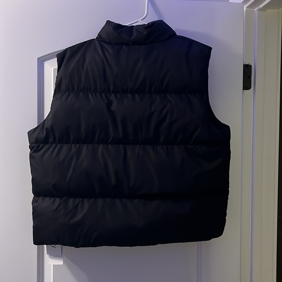 Super cute L black puffer jacket without sleeves - Picture 2 of 3